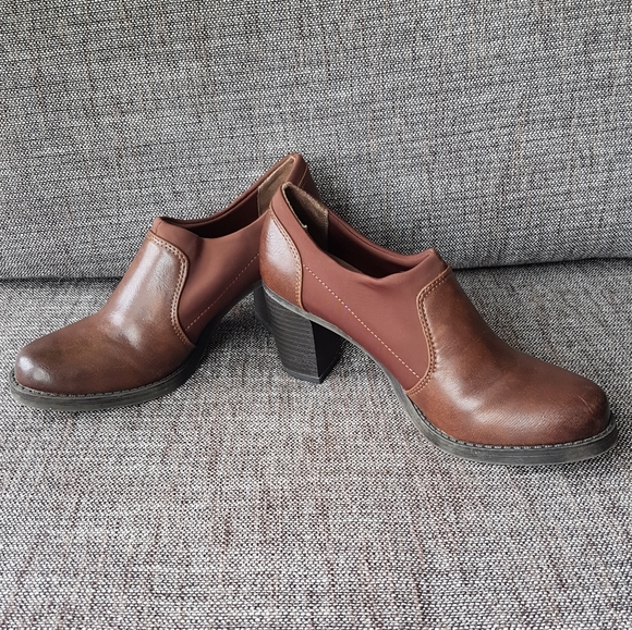 NATURALIZER Chocolate Brown Leather Heeled Booties - Picture 3 of 6
